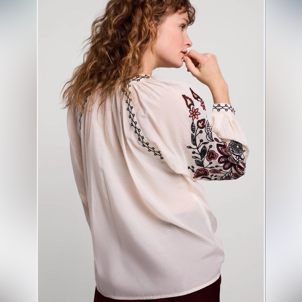 1038.Embroidered Cream Blouse with Floral Accents cotton ,viscose blend - Picture 3 of 3